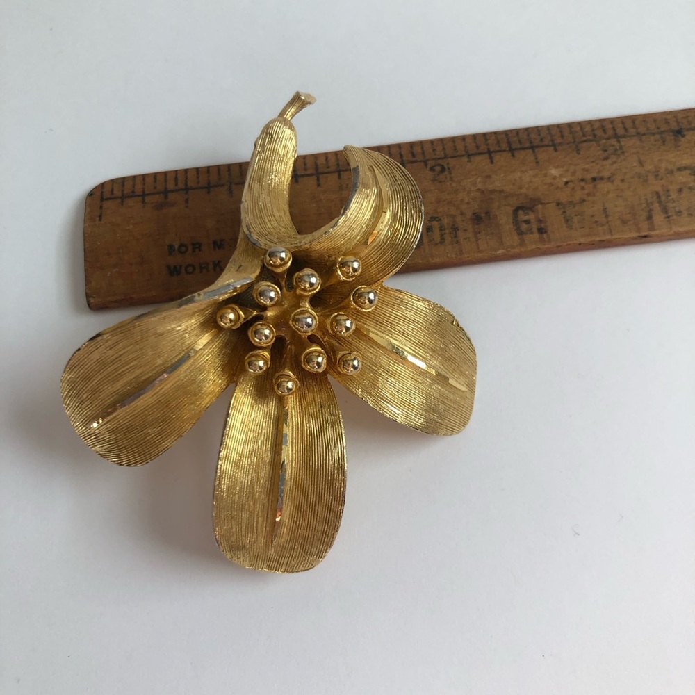 Vintage brooch BSK Lily flower brushed pin flower - Picture 4 of 4